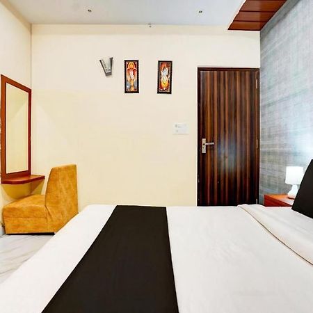 Hotel S V Grand Варанаси Екстериор снимка