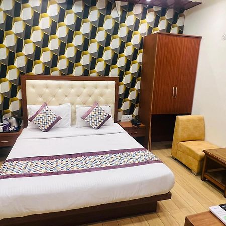 Hotel S V Grand Варанаси Екстериор снимка