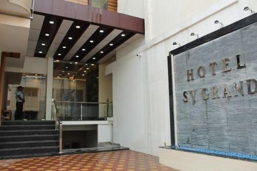 Hotel S V Grand Варанаси Екстериор снимка