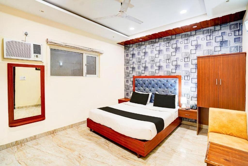 Hotel S V Grand Варанаси Екстериор снимка