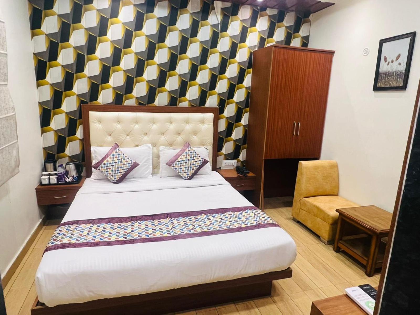 Hotel S V Grand Варанаси Екстериор снимка