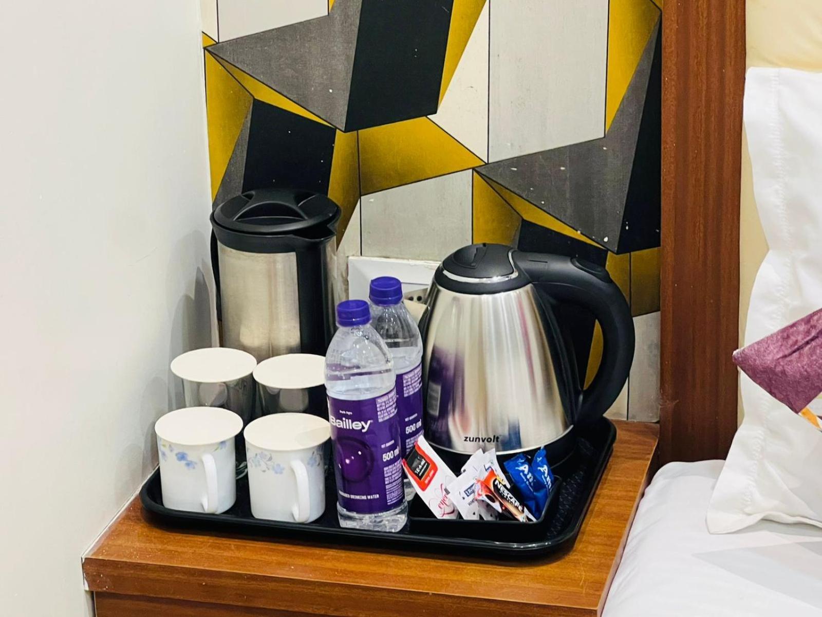 Hotel S V Grand Варанаси Екстериор снимка